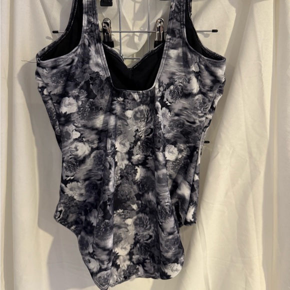 TYR Women's Monochrome Floral One Piece Swimsuit - Picture 2 of 7